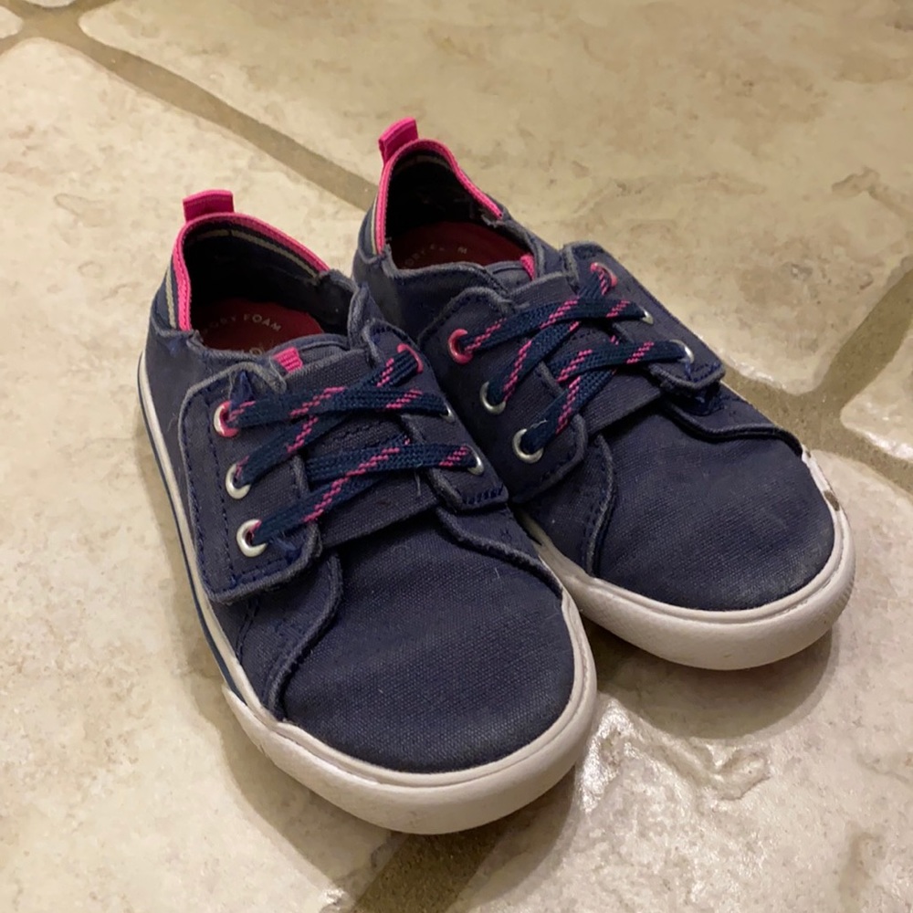Adorable Sperry sneakers. Velcro.